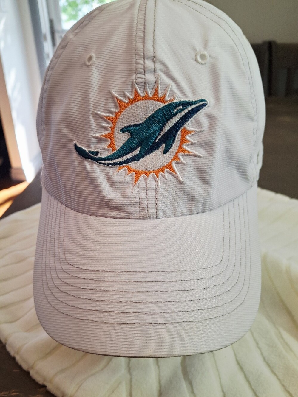 47 Brand NWT White Miami Dolphins Hat. Mens OSFM